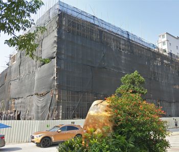 一步一腳?。“差Ｓ變簣@持續(xù)施工中