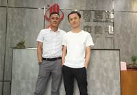 設(shè)計師設(shè)計出來的東西很專業(yè)，很時尚！